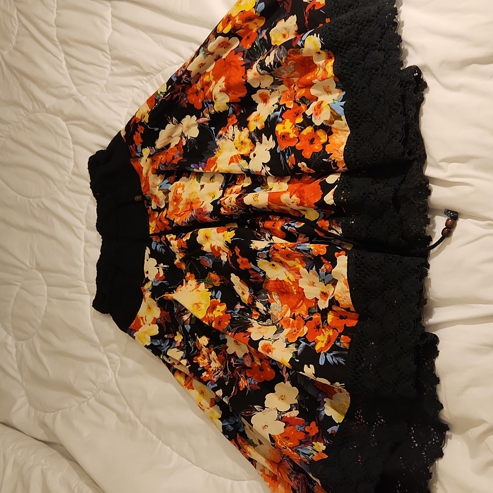 Biographie skirts size medium